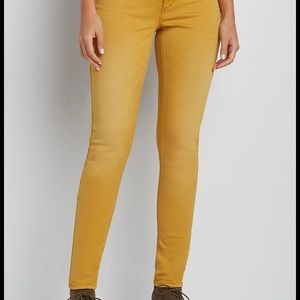 Yellow skinny jeans